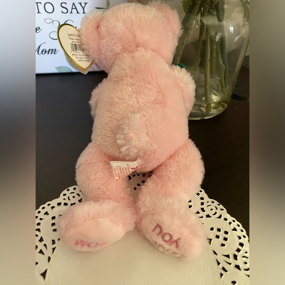 🌸 “LOVE U MOM” RETIRED TY BEANIE BABY BEAR. DATED 2006! MINT WITH MINT TAGS! - Picture 4 of 6